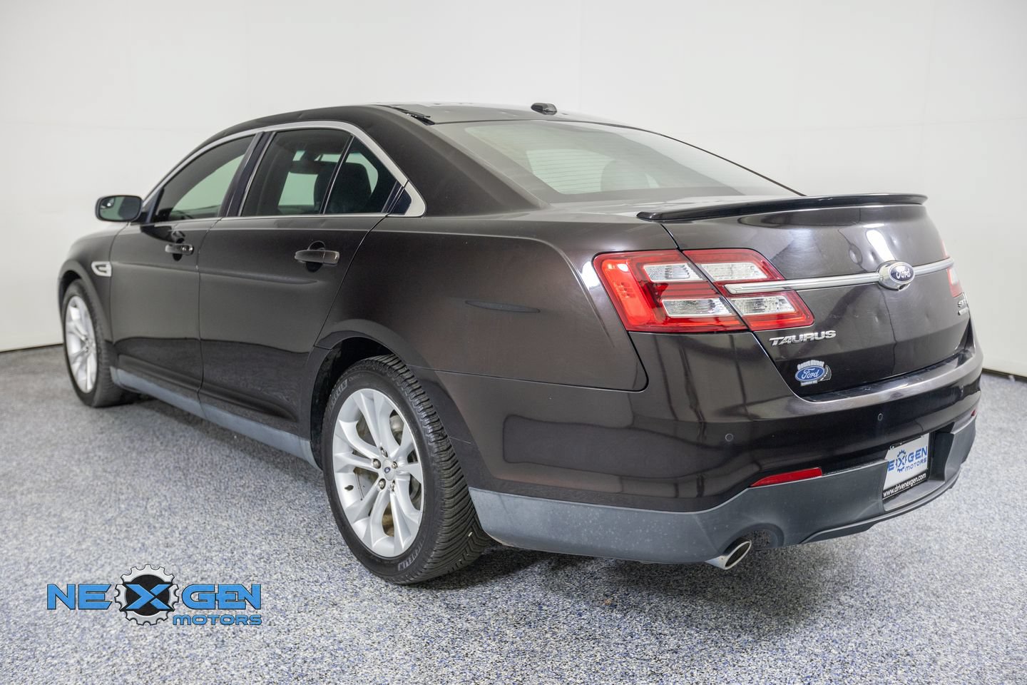 Used 2013 Ford Taurus SEL FWD image 5