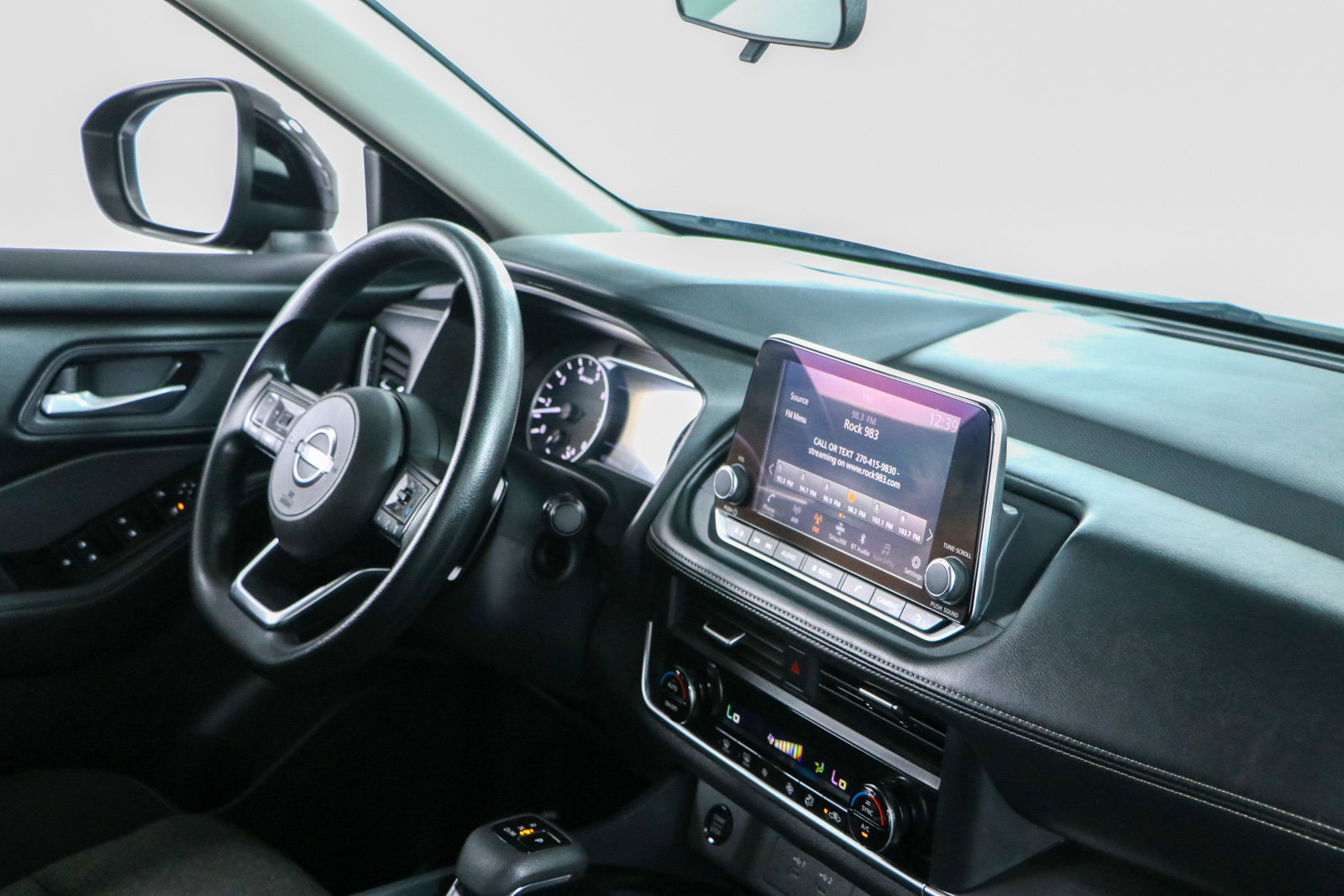 Used 2024 Nissan Rogue SV FWD image 25