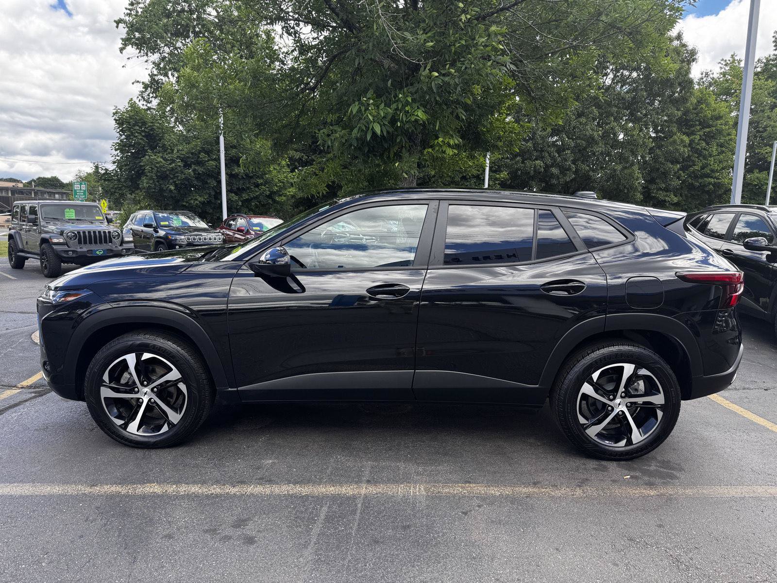 Certified 2024 Chevrolet Trax RS w/ Driver Confidence Package FWD image 6