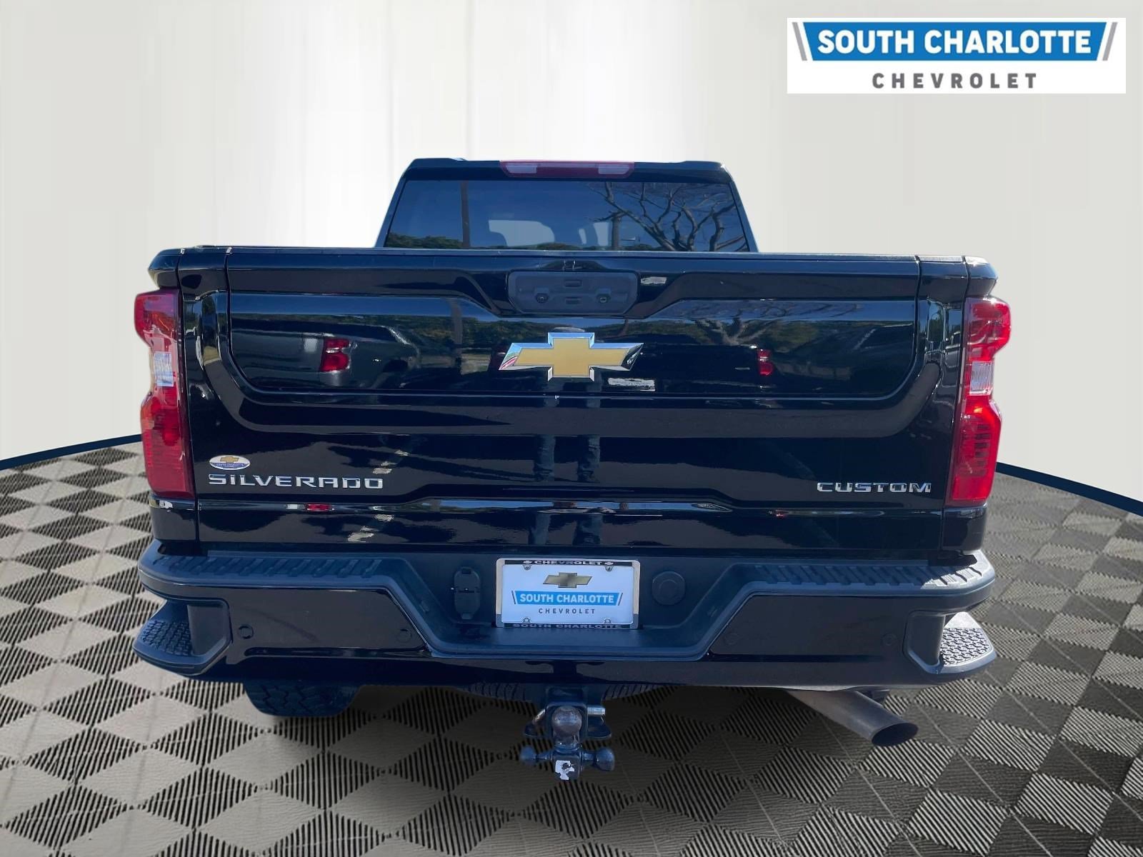 Used 2024 Chevrolet Silverado 2500 Custom w/ Custom Value Package AWD/4WD image 5