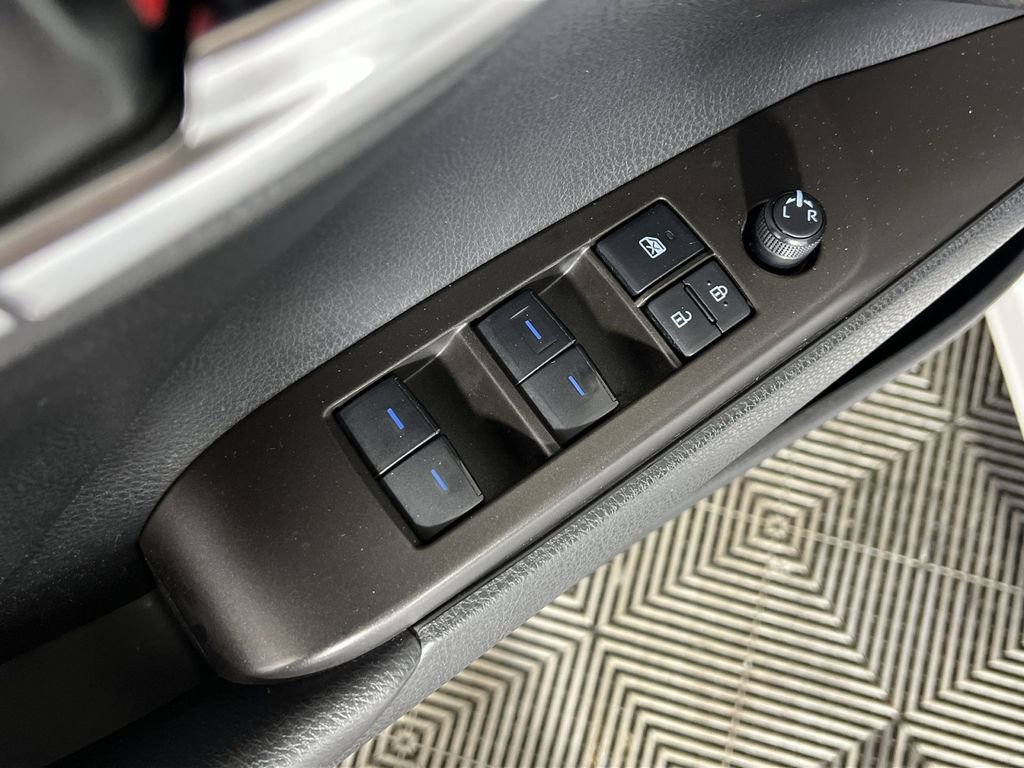 Used 2021 Toyota Camry SE w/ Convenience Package FWD image 15