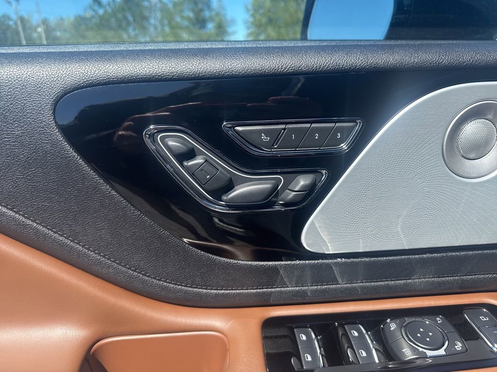 Used 2022 Lincoln Aviator Reserve w/ Equipment Group 201A AWD/4WD image 36