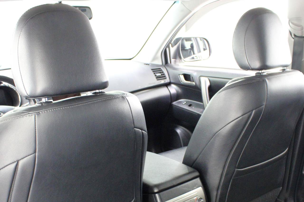 Used 2011 Toyota Highlander SE w/ Tow Pkg FWD image 37