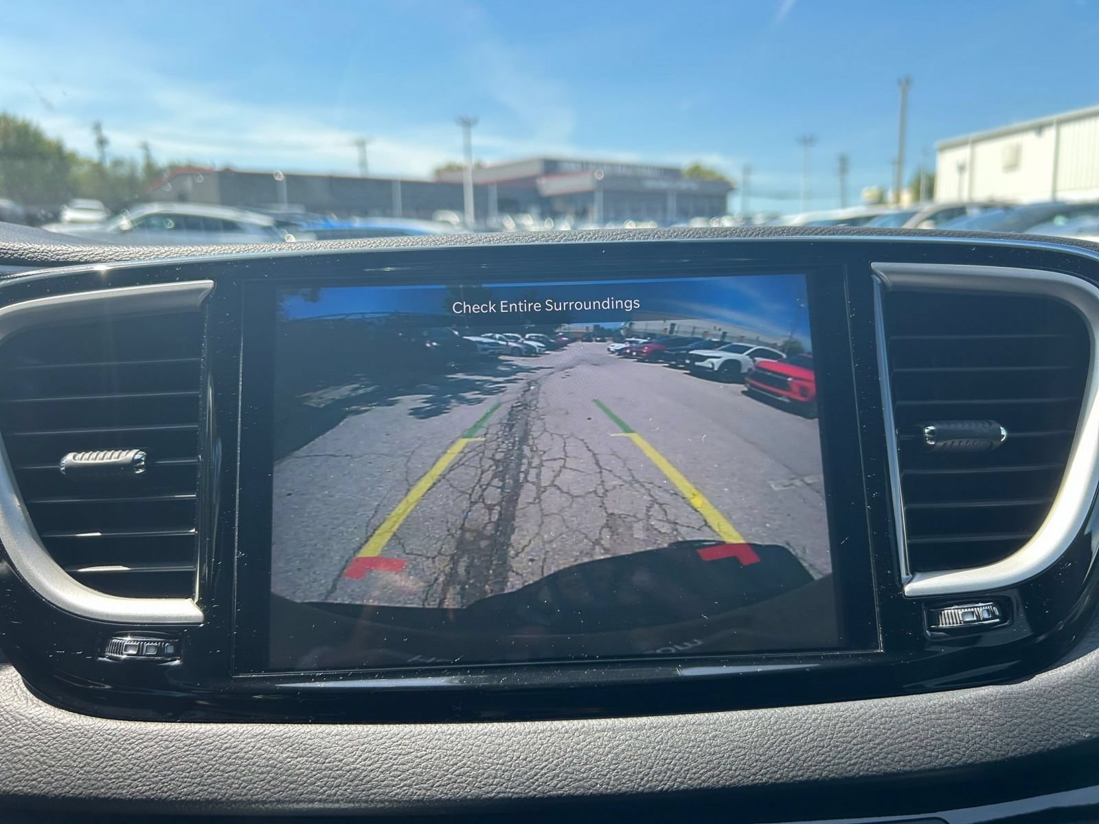 Used 2025 Chrysler Pacifica Select FWD image 21