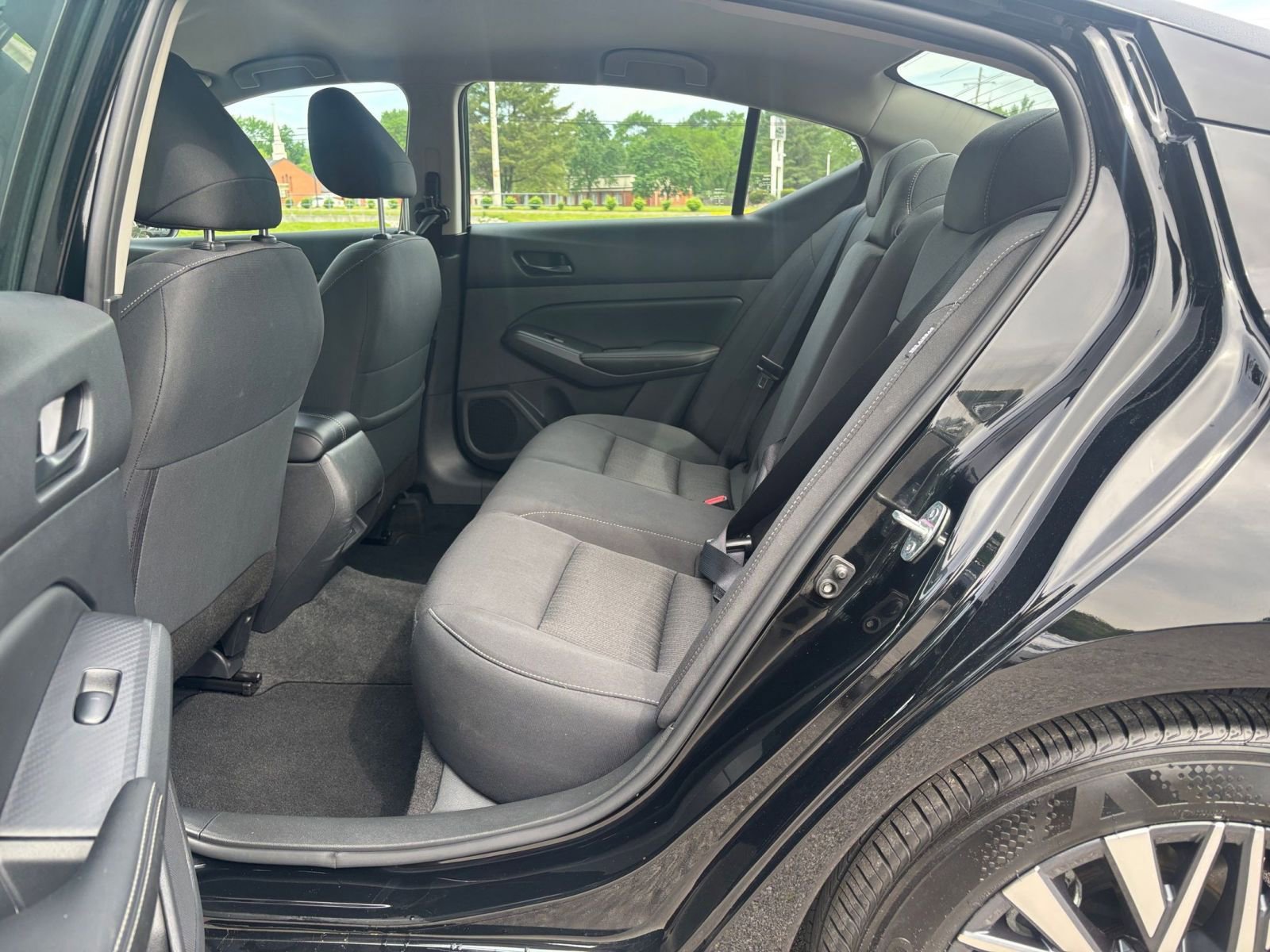 Used 2025 Nissan Altima 2.5 SV FWD image 23