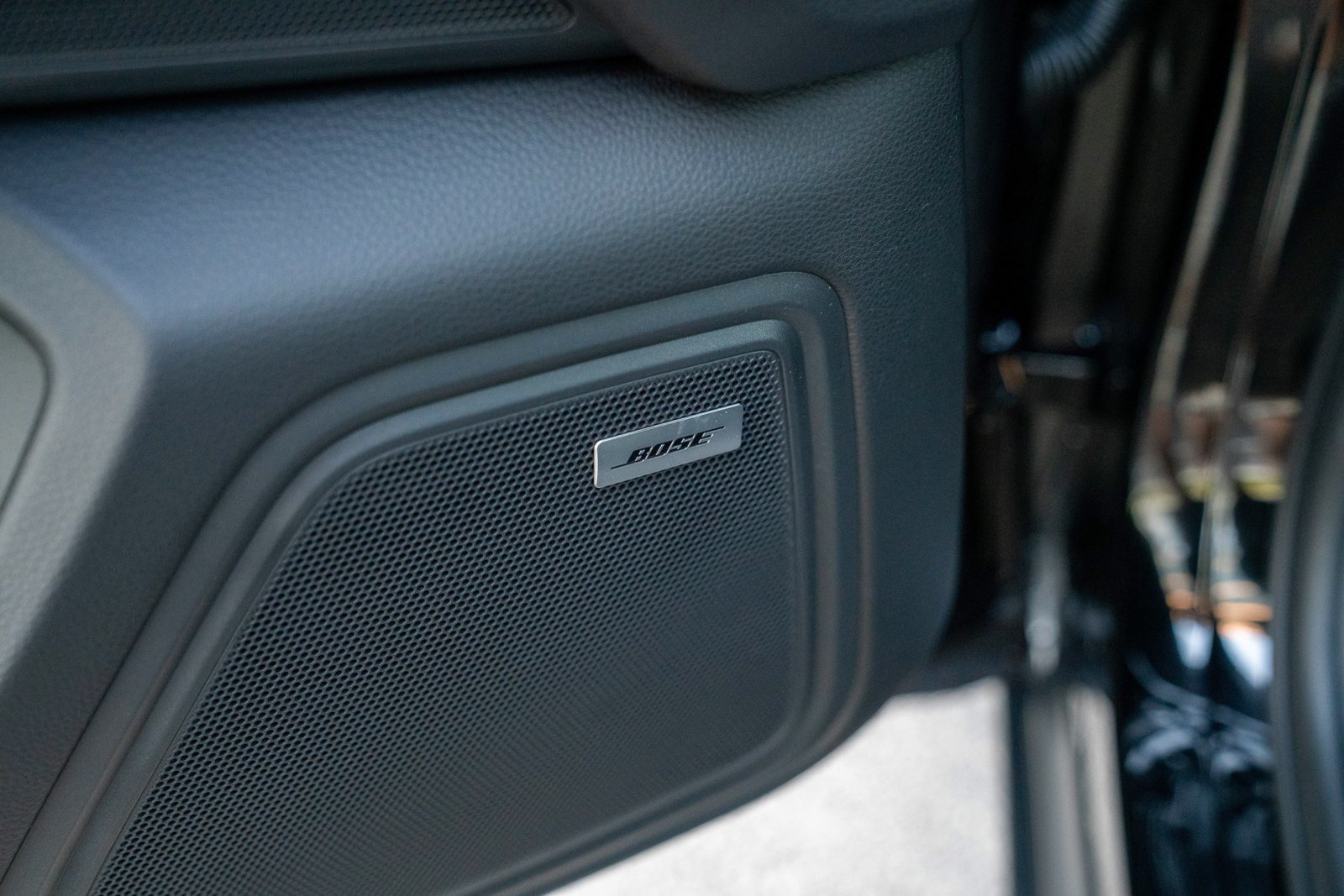 Certified 2026 Porsche Macan Turbo AWD/4WD image 11