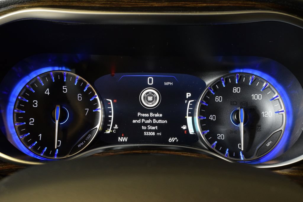 Used 2023 Chrysler Pacifica Limited AWD/4WD image 23