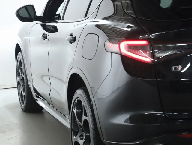 Used 2024 Alfa Romeo Stelvio Veloce image 43