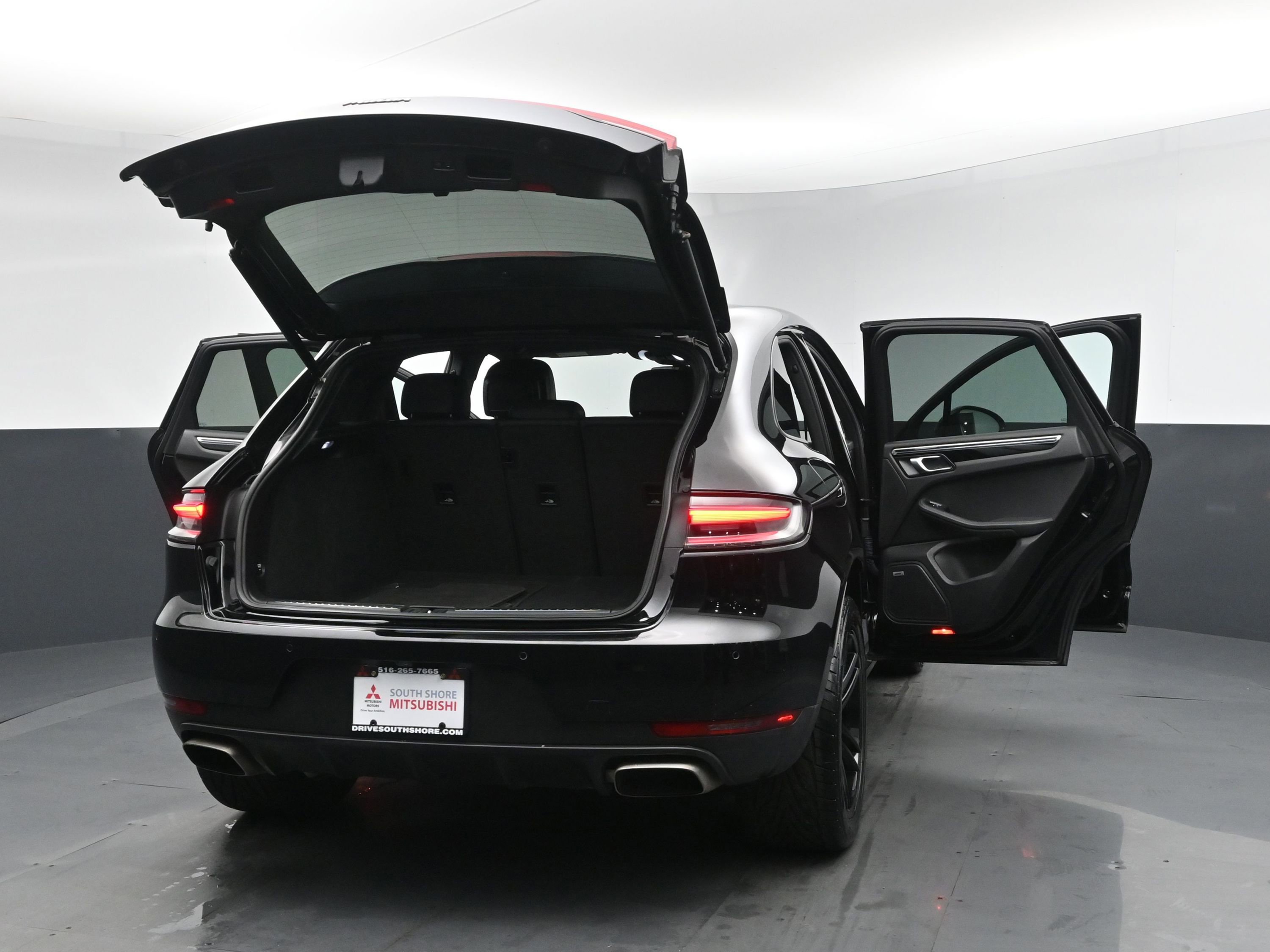 Used 2019 Porsche Macan AWD/4WD image 27