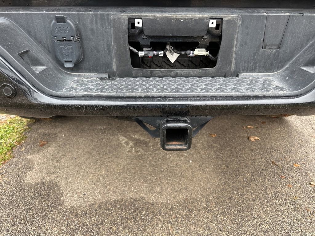 Used 2023 GMC Canyon Denali w/ Denali Black Edition image 12