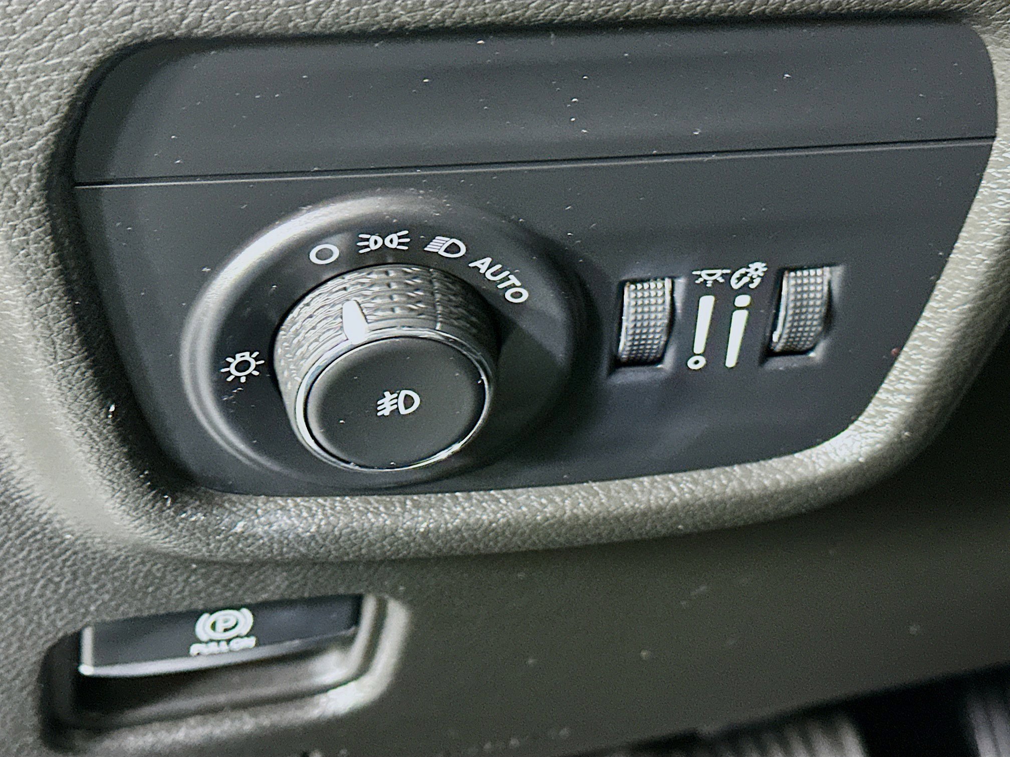 Used 2023 Jeep Grand Cherokee L Limited w/ Black Appearance Package image 17