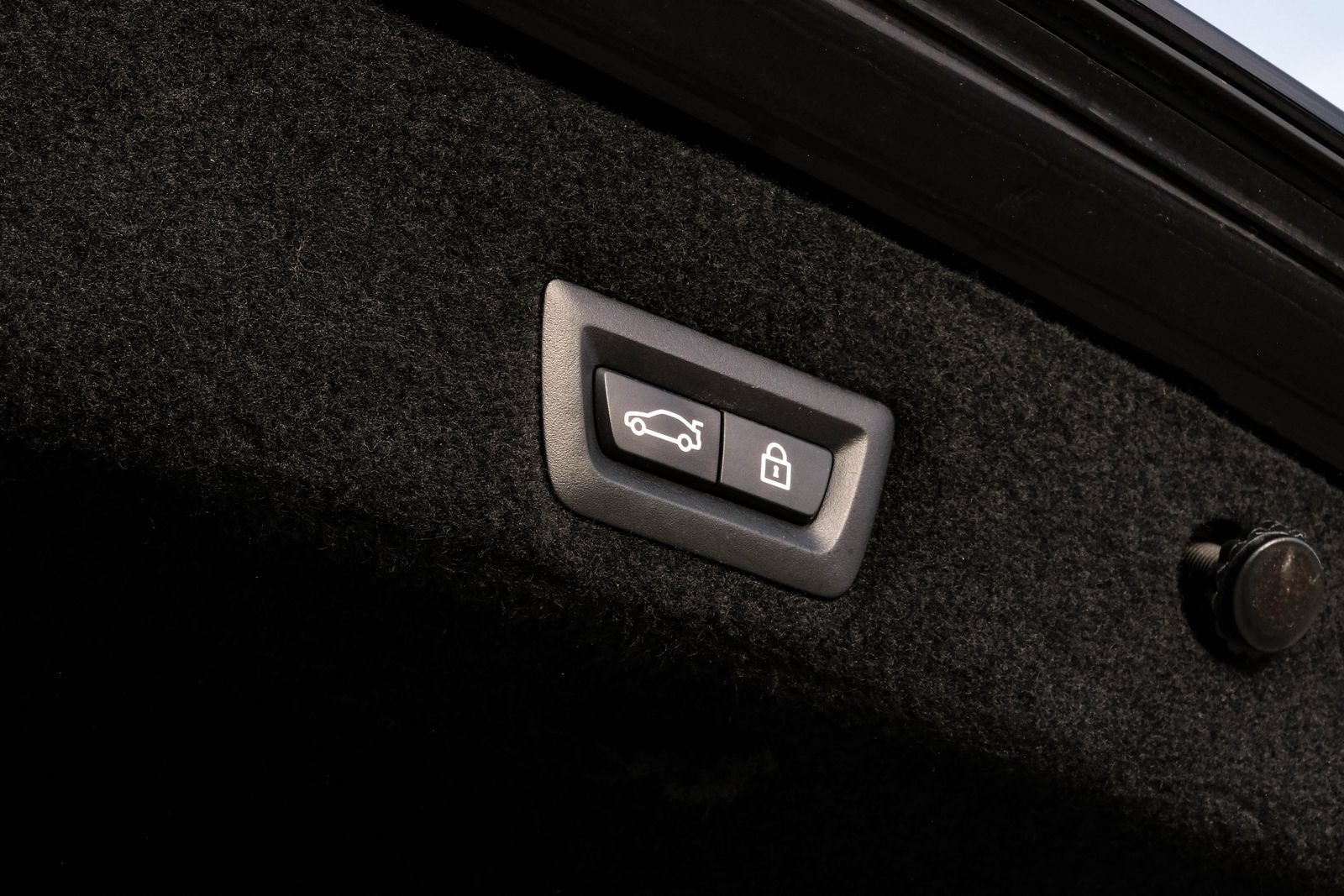 Used 2018 BMW M760i xDrive AWD/4WD image 58
