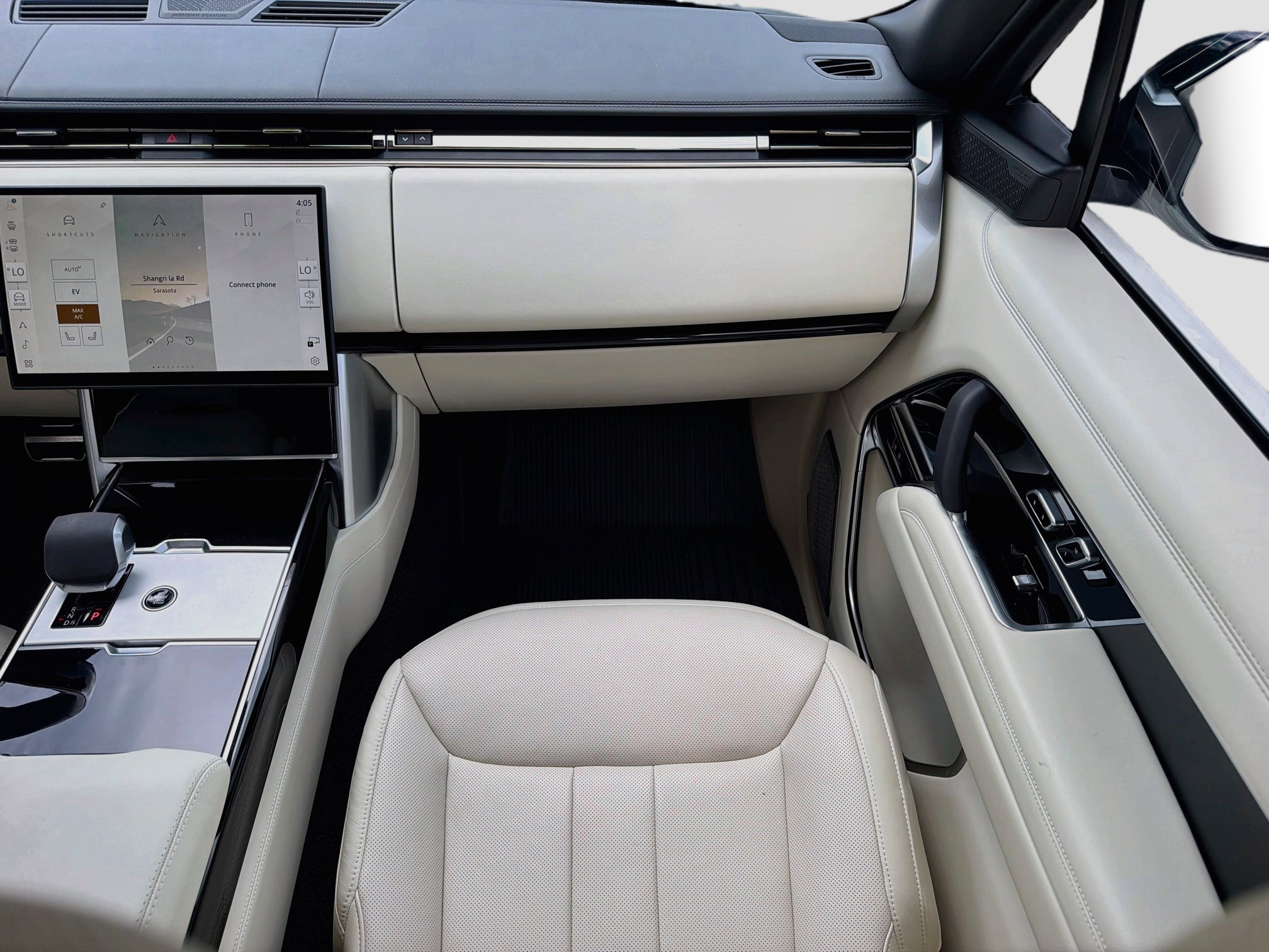 Used 2025 Land Rover Range Rover Autobiography AWD/4WD image 17