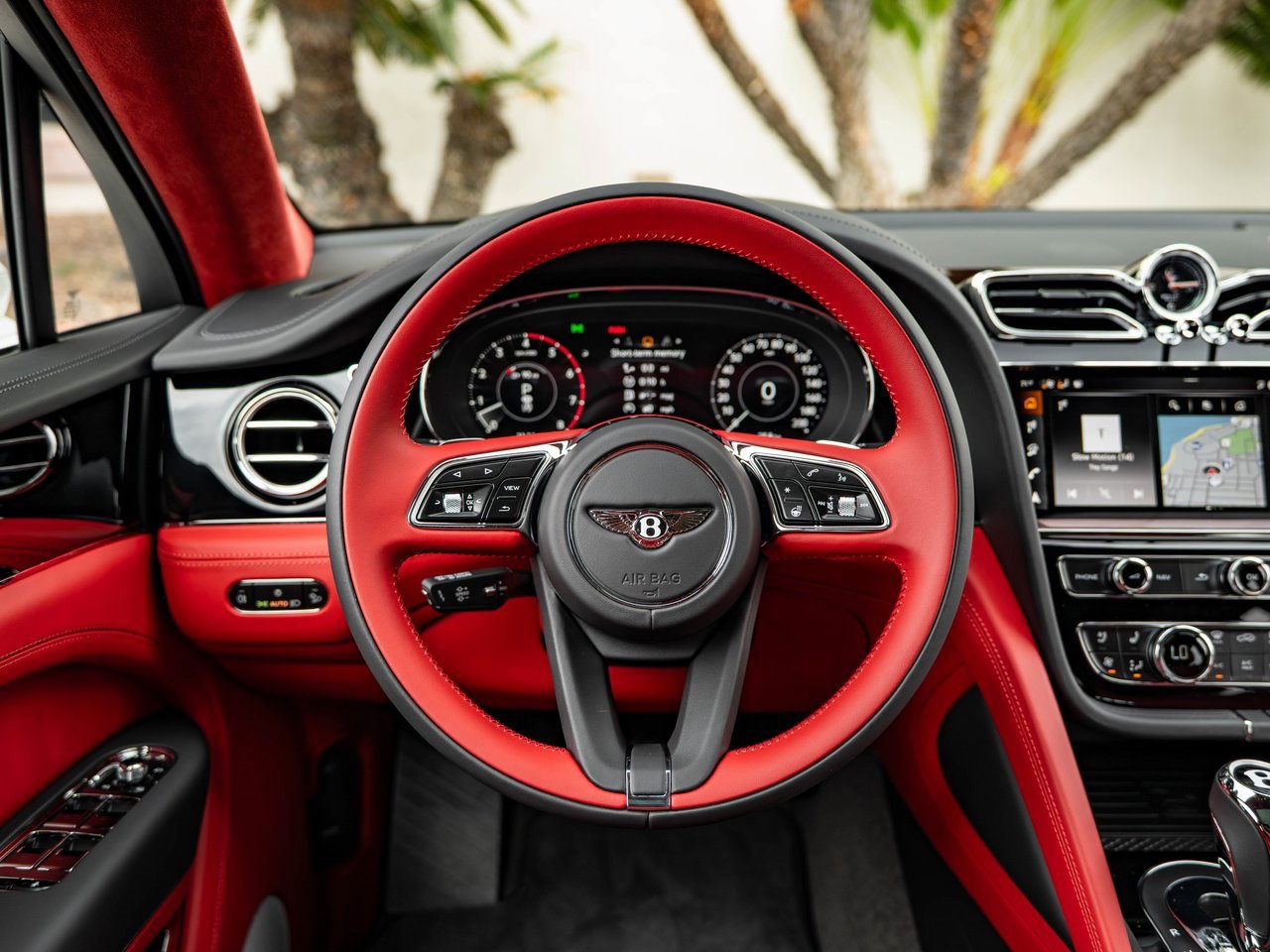 Used 2025 Bentley Bentayga V8 image 11