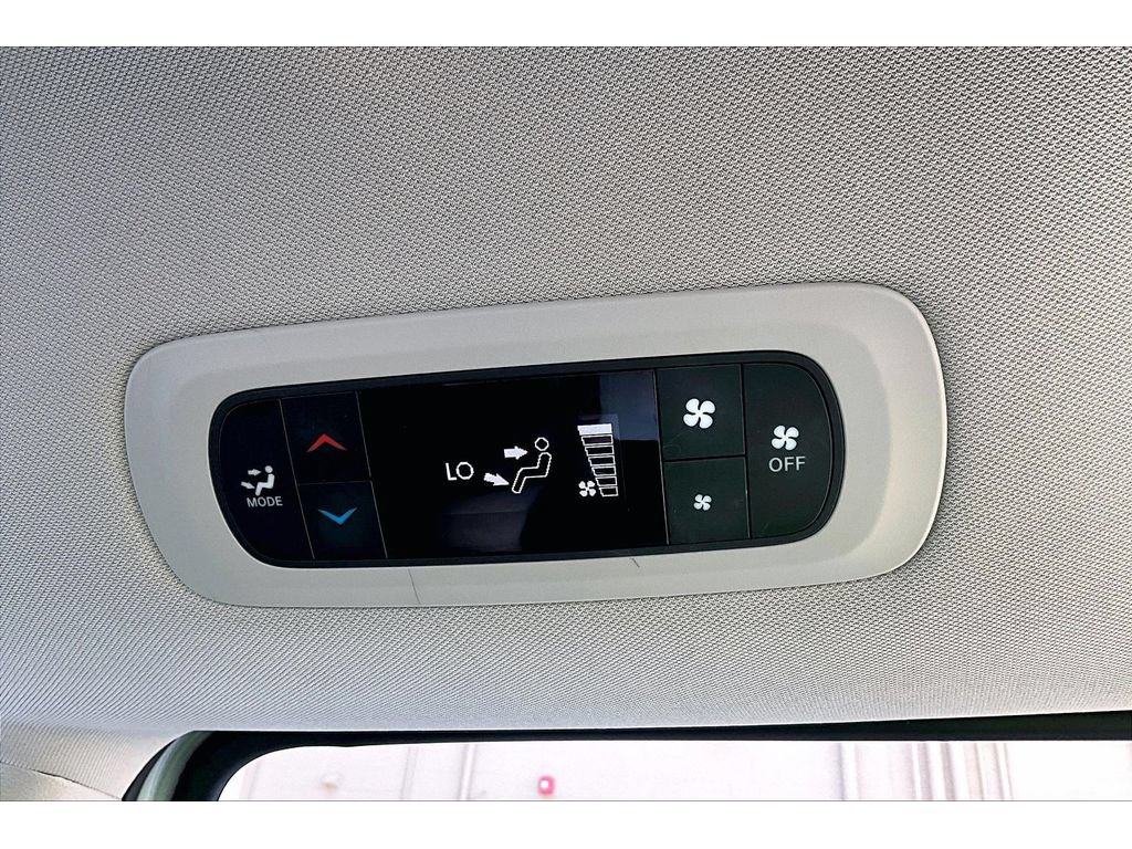 Certified 2024 Chrysler Voyager LX FWD image 13