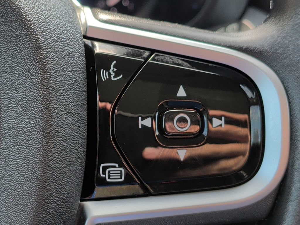 Used 2025 Volvo XC60 B5 Plus AWD/4WD image 13