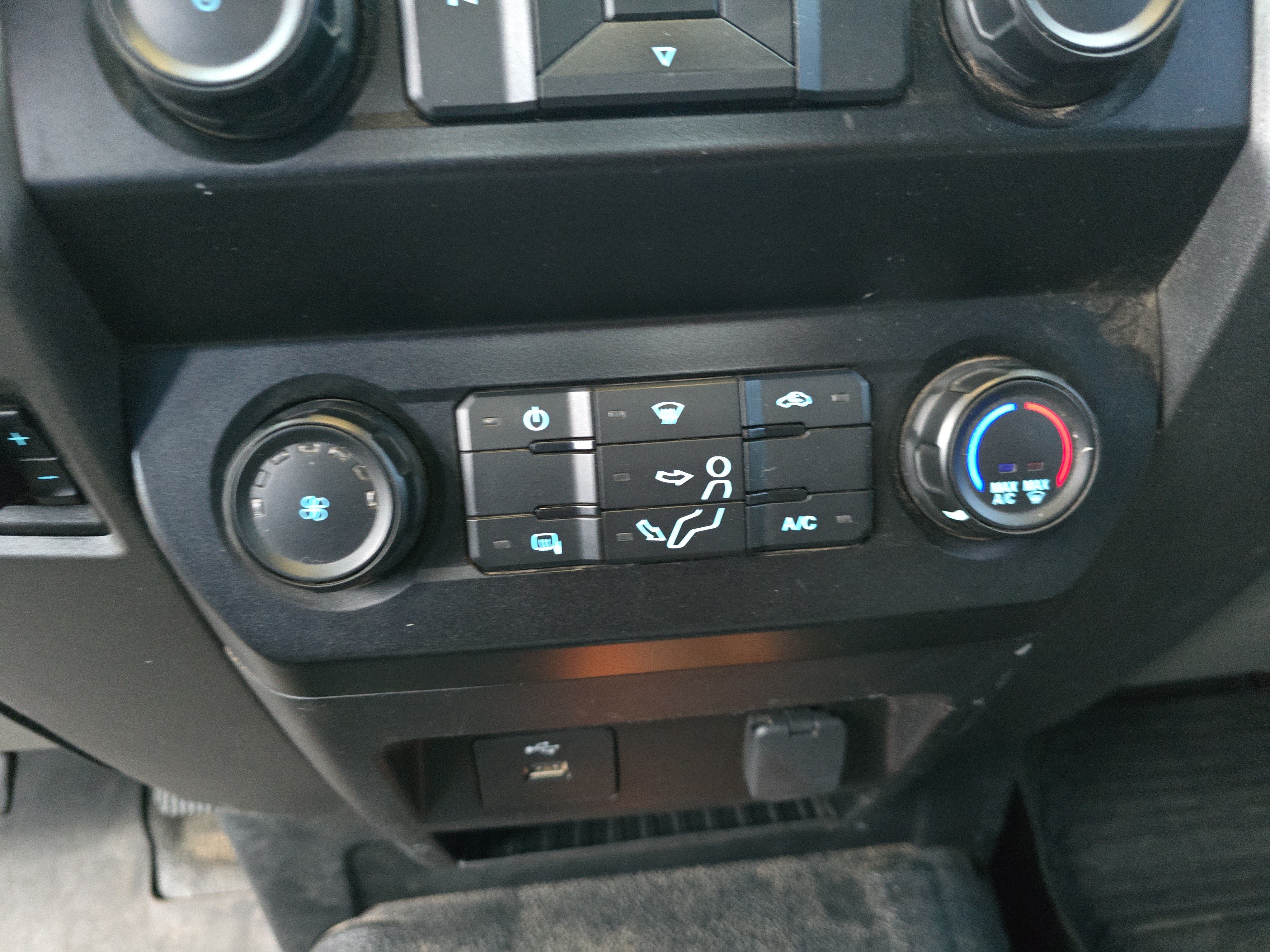 Used 2020 Ford F550 4x4 Regular Cab Super Duty image 23