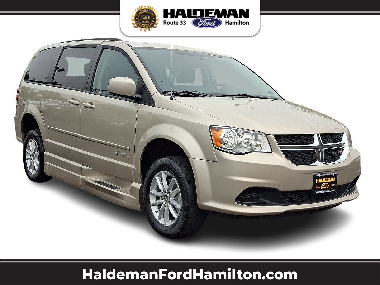 Used 2015 Dodge Grand Caravan SXT w/ Rear Park Assist Package FWD image 1