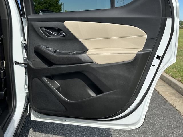 Used 2023 Chevrolet Traverse LS FWD image 17
