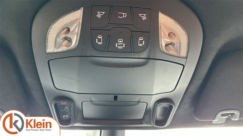 Used 2024 Chrysler Pacifica Pinnacle w/ Trailer Tow Group image 27