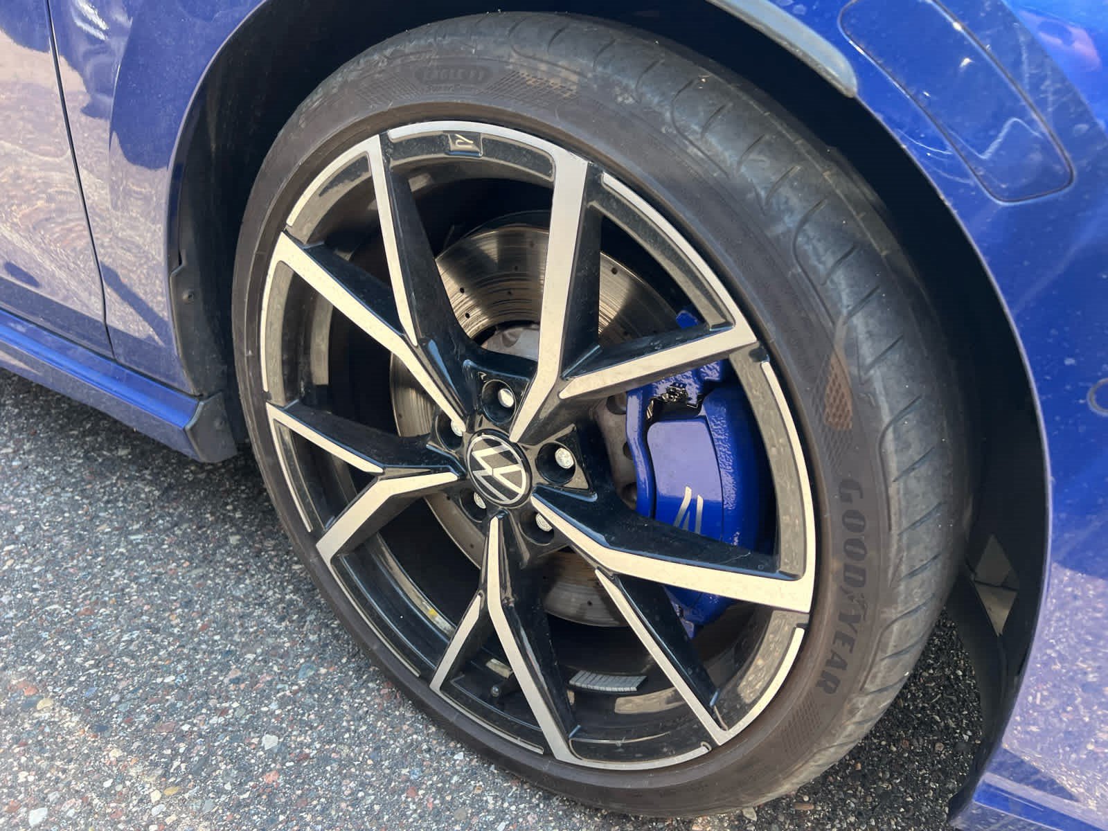 Used 2022 Volkswagen Golf R AWD/4WD image 4