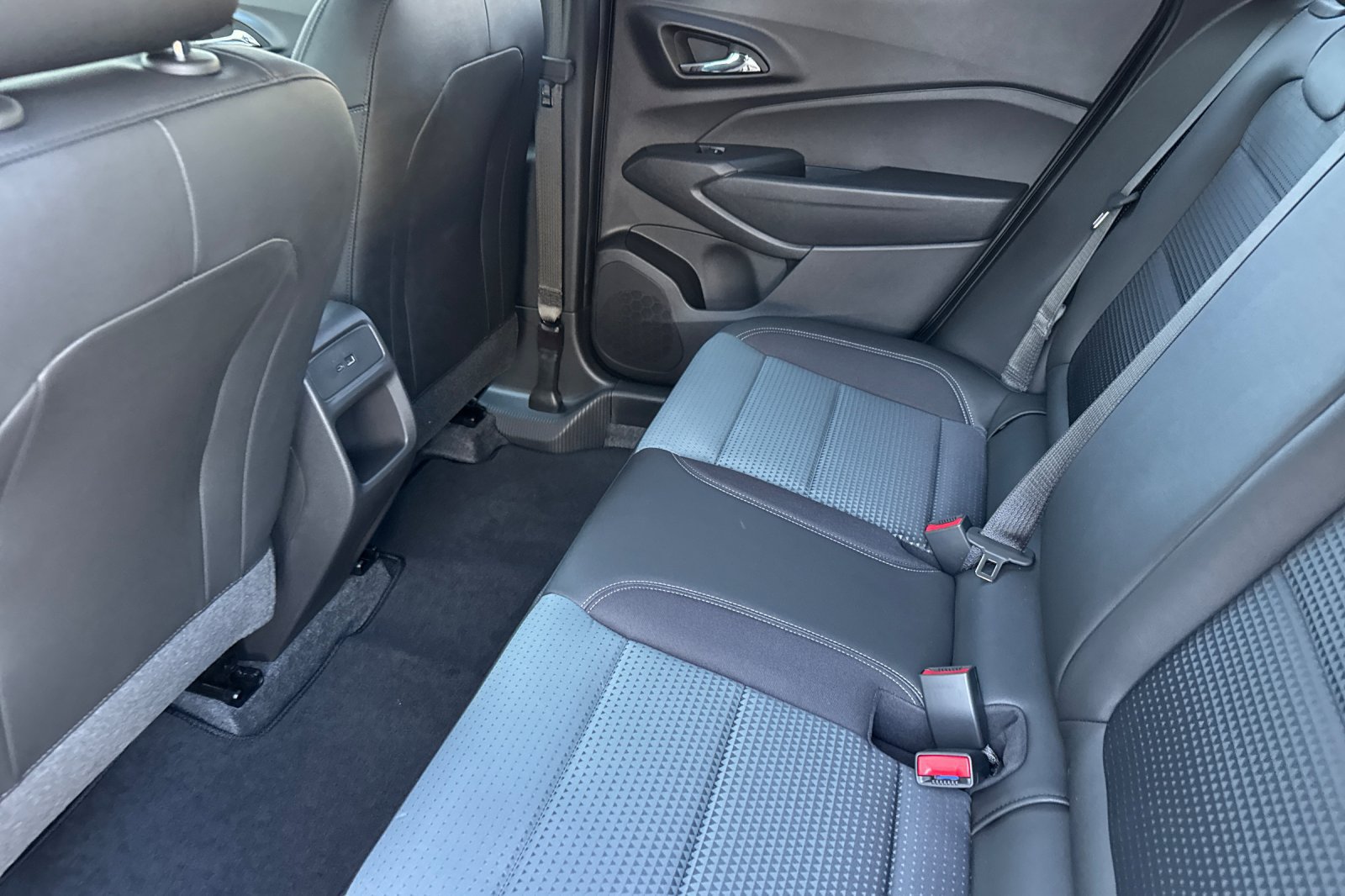 New 2026 Chevrolet Trax LT w/ LT Convenience Package FWD image 11