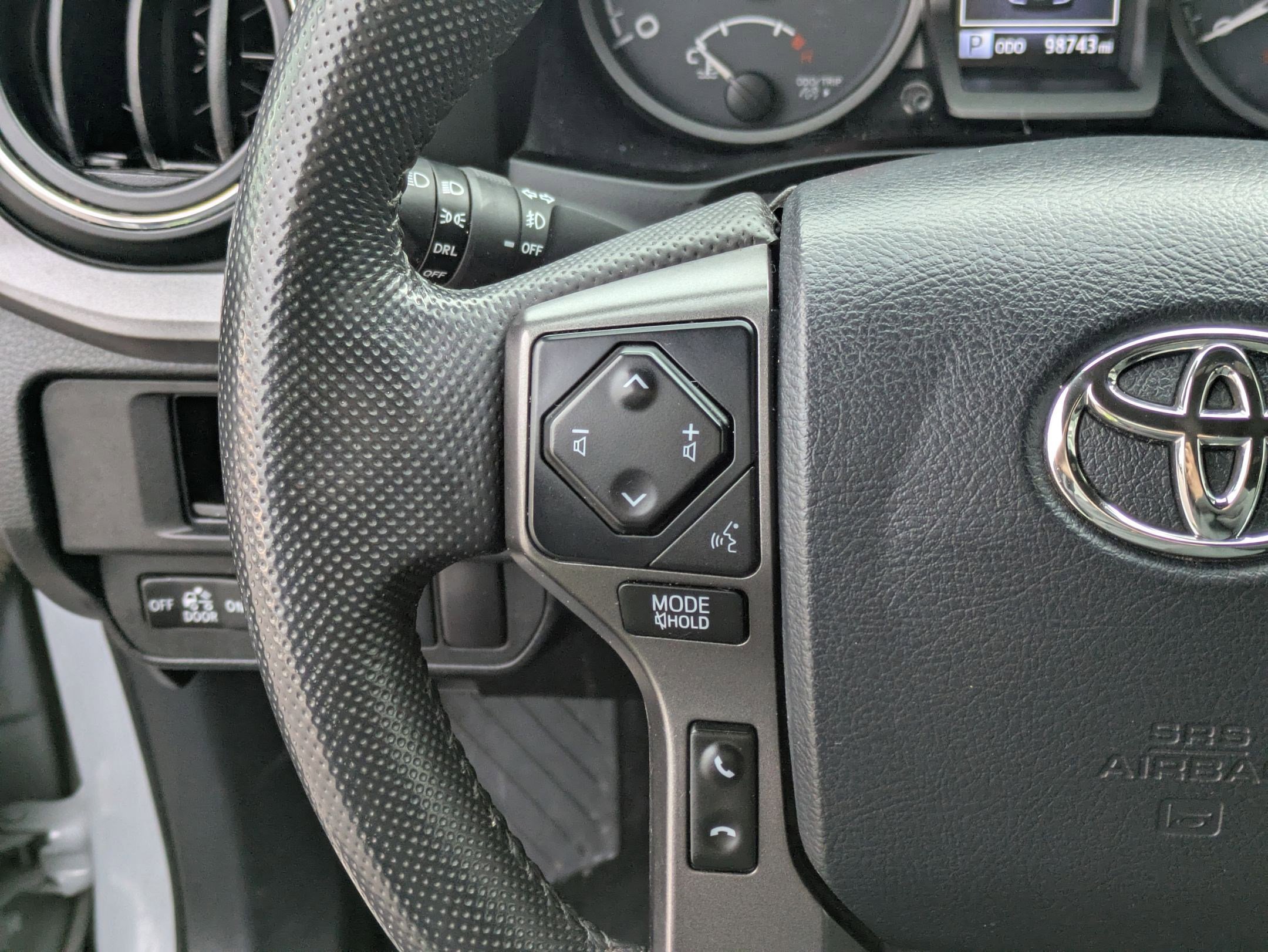 Used 2018 Toyota Tacoma TRD Sport w/ Technology Package image 19