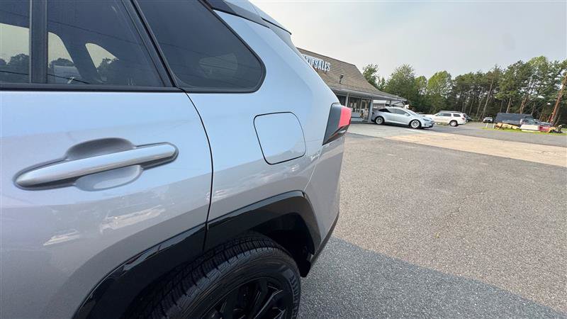 Used 2022 Toyota RAV4 SE w/ SE Grade Weather Package AWD/4WD image 13