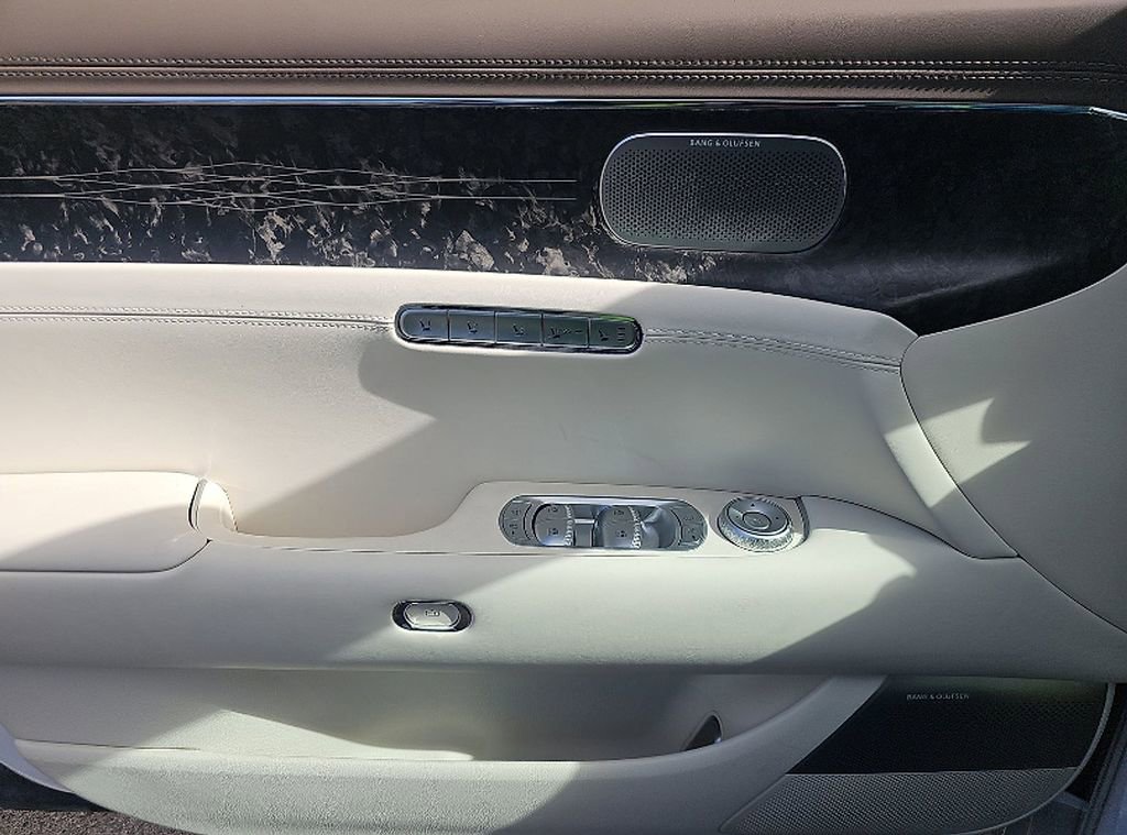 Used 2025 Genesis G90 3.5T image 9
