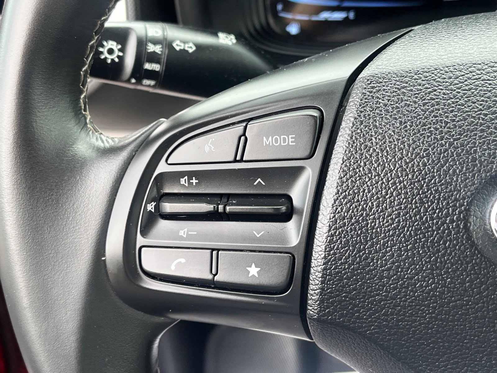 Used 2024 Hyundai Venue SEL FWD image 16