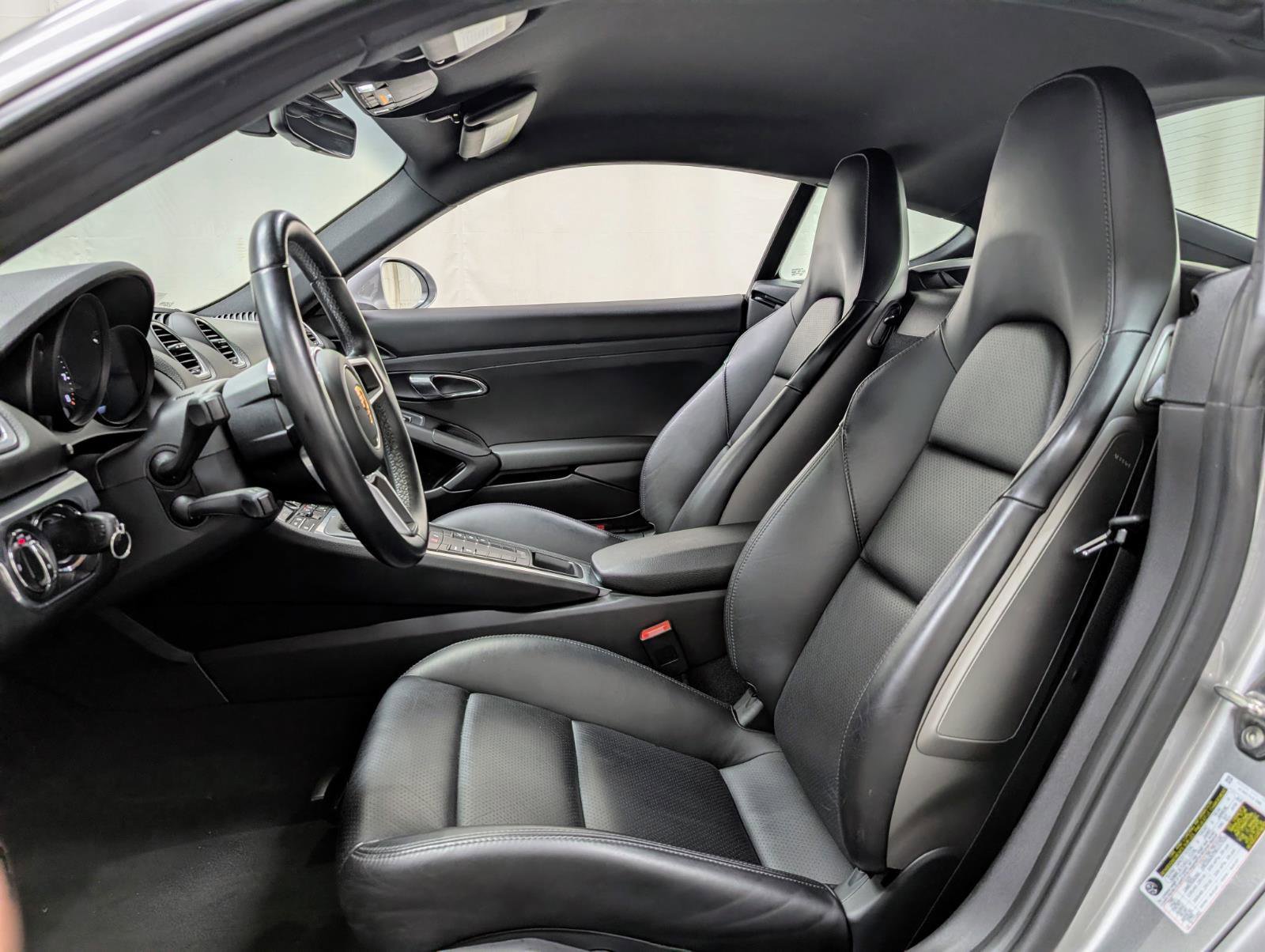 Used 2022 Porsche 718 Cayman image 16