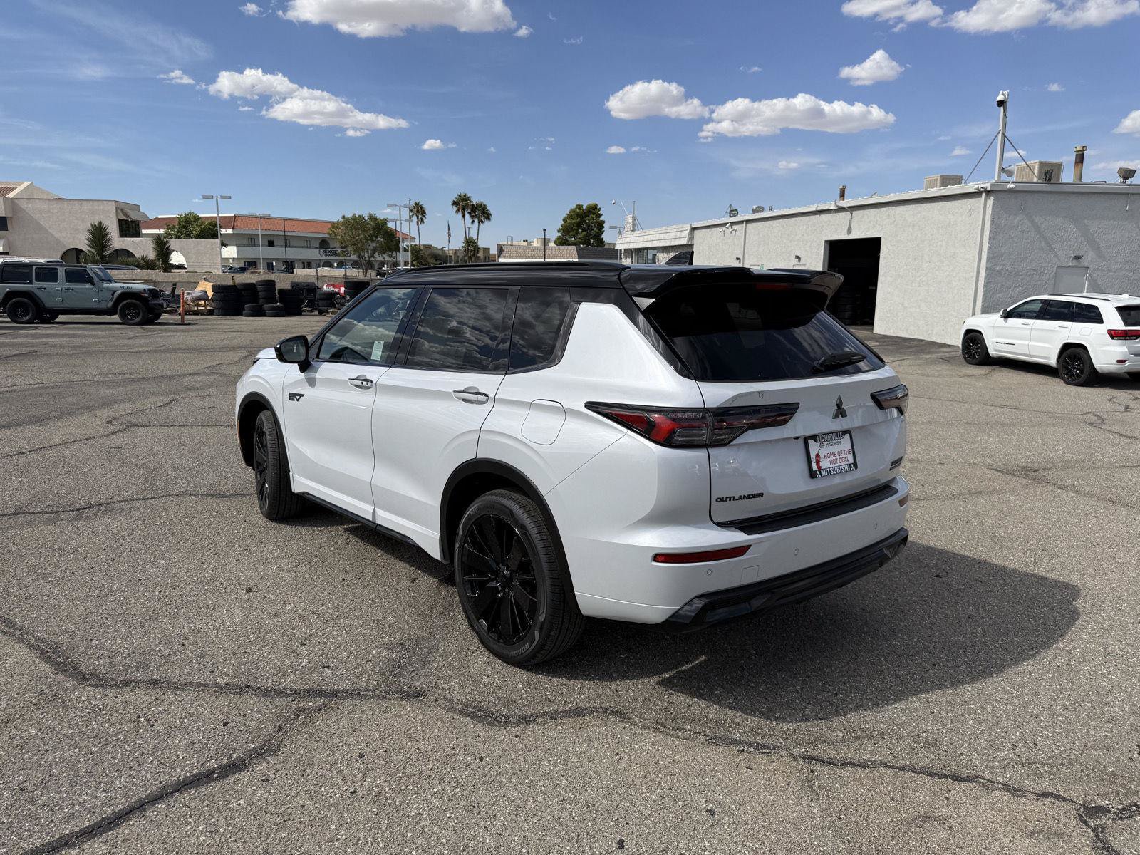 New 2026 Mitsubishi Outlander 4WD Plug-In Hybrid image 3