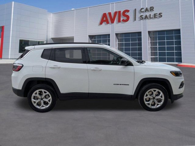 Used 2025 Jeep Compass Latitude w/ Sun & Sound Group image 5