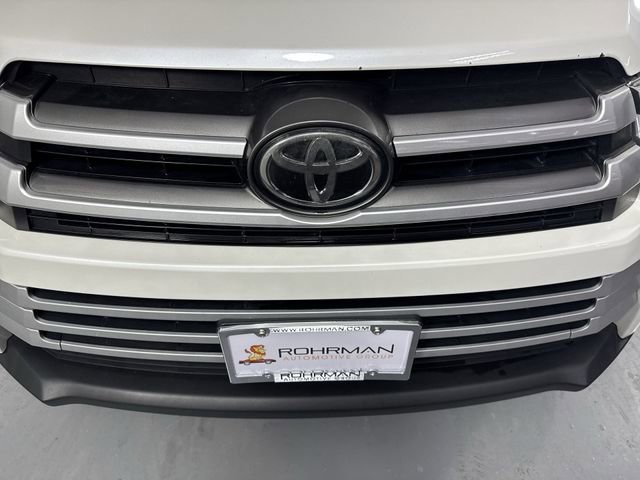 Used 2017 Toyota Highlander XLE image 29