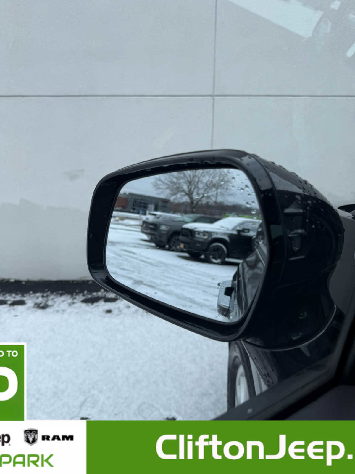 Used 2024 Kia Carnival LX image 27