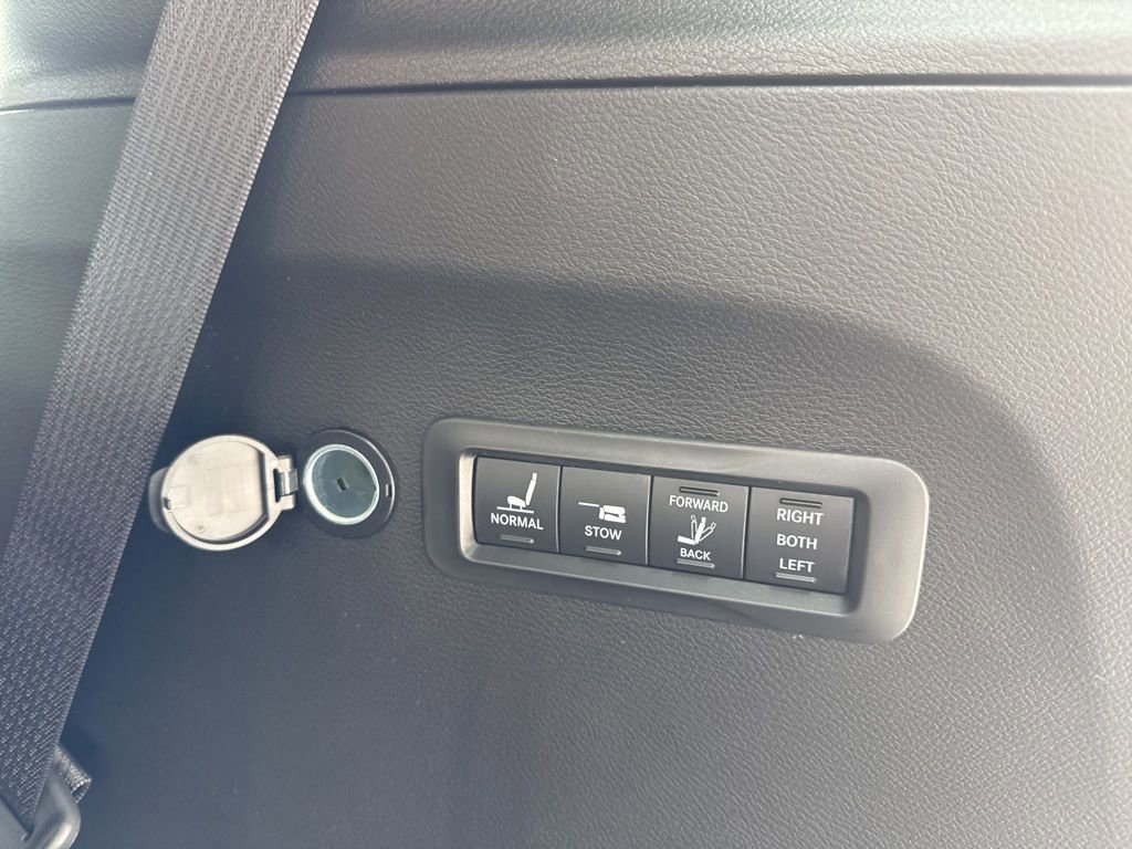 New 2026 Chrysler Pacifica Pinnacle image 51