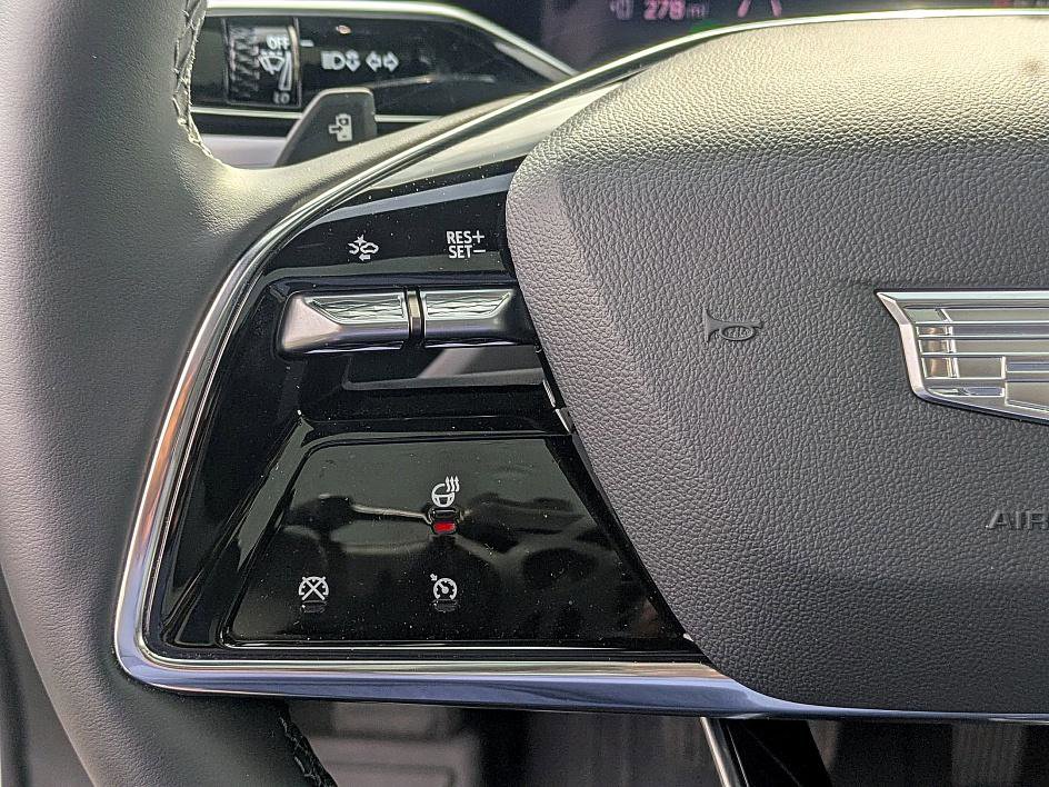 Certified 2025 Cadillac Lyriq Luxury image 17