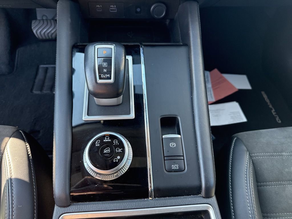 Used 2024 Mitsubishi Outlander SE image 18