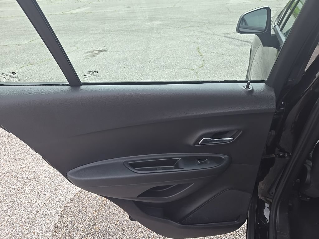 Used 2020 Chevrolet Trax LS FWD image 18