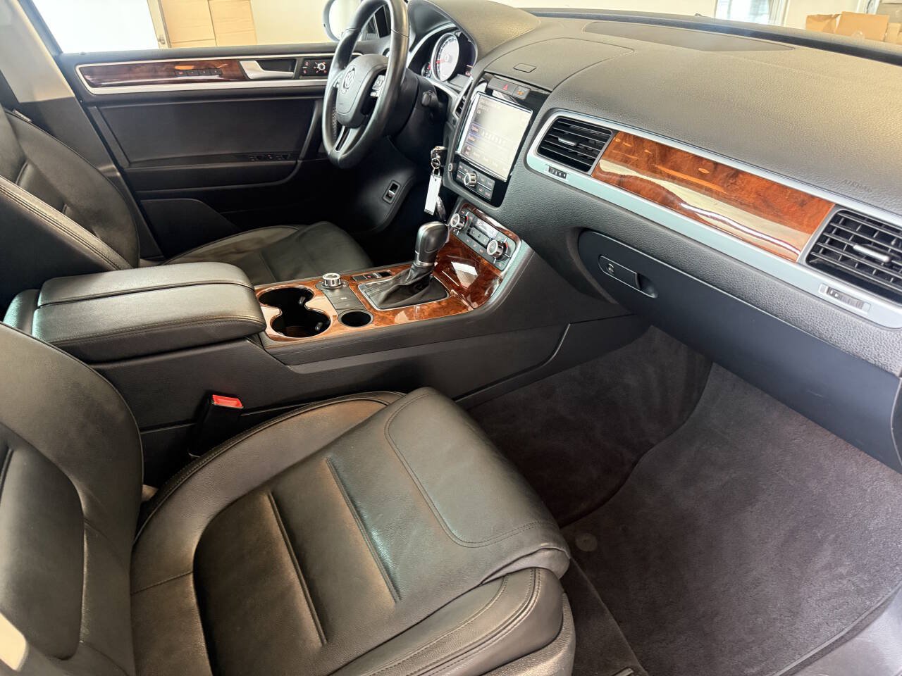 Used 2012 Volkswagen Touareg VR6 AWD/4WD image 16