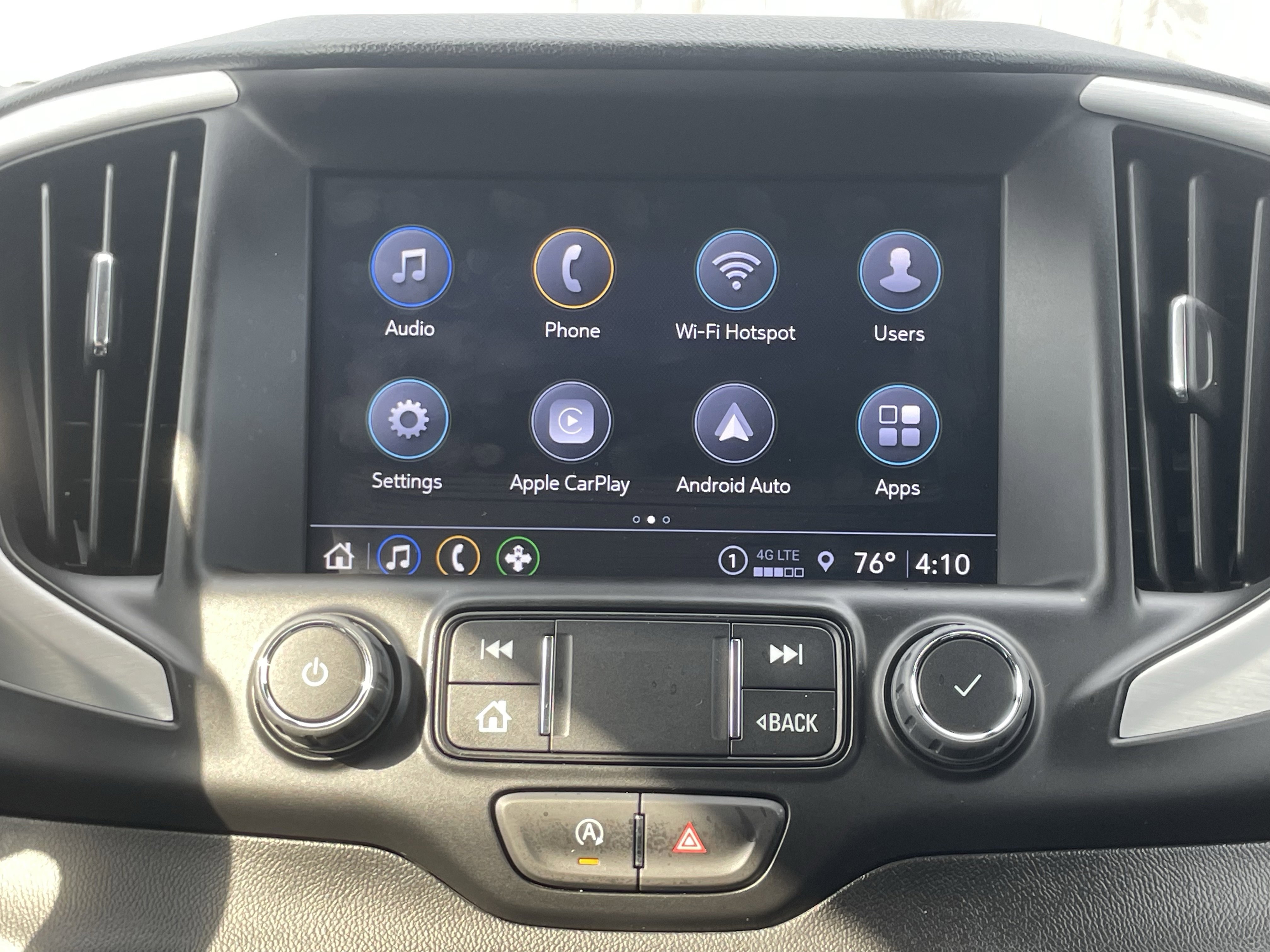 Used 2024 GMC Terrain SLT image 24