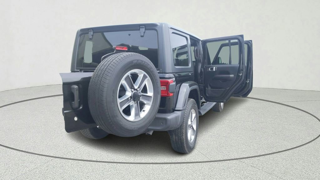 Used 2018 Jeep Wrangler Unlimited Sahara w/ Dual Top Group AWD/4WD image 13