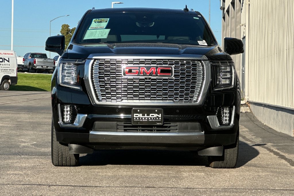 Used 2024 GMC Yukon Denali w/ Advanced Technology Package AWD/4WD image 3