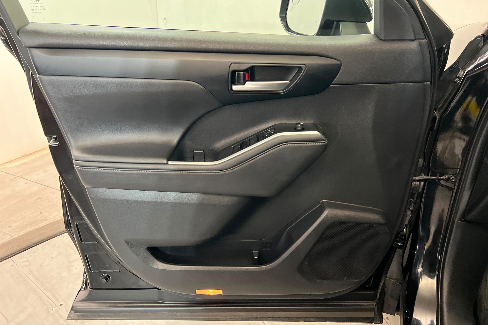 Certified 2021 Toyota Highlander XLE AWD/4WD image 15