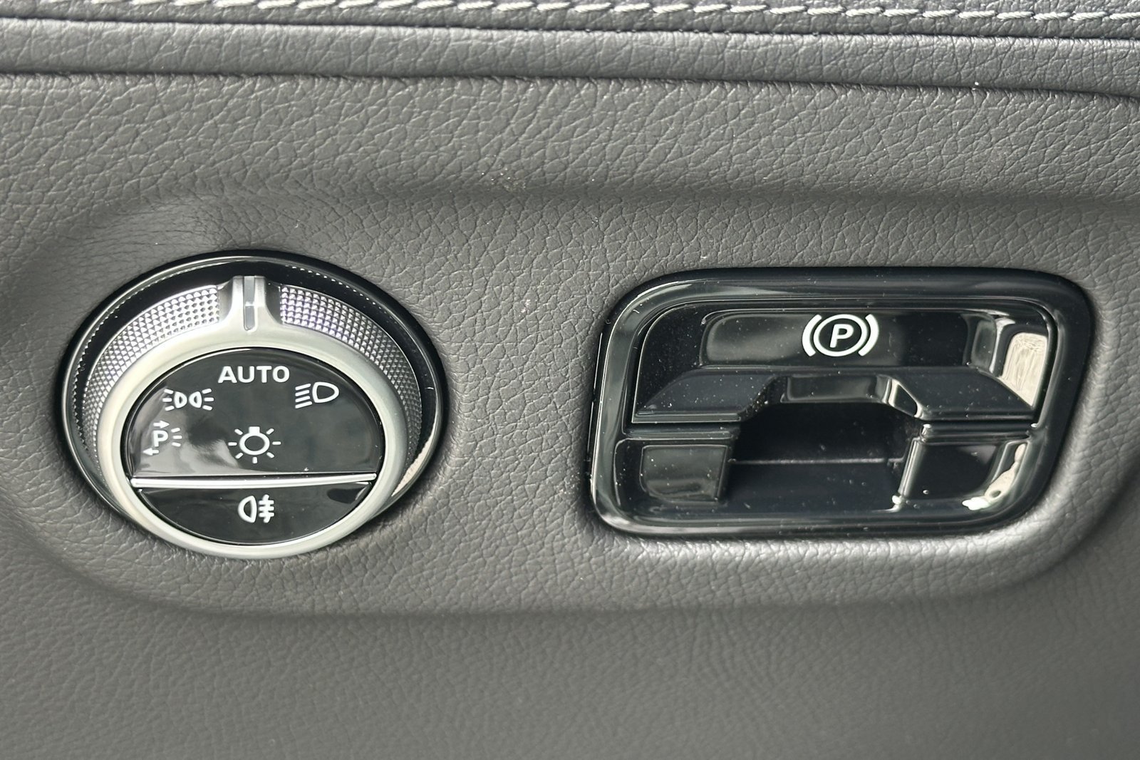 New 2026 Mercedes-Benz EQE 320 4MATIC Sedan image 28