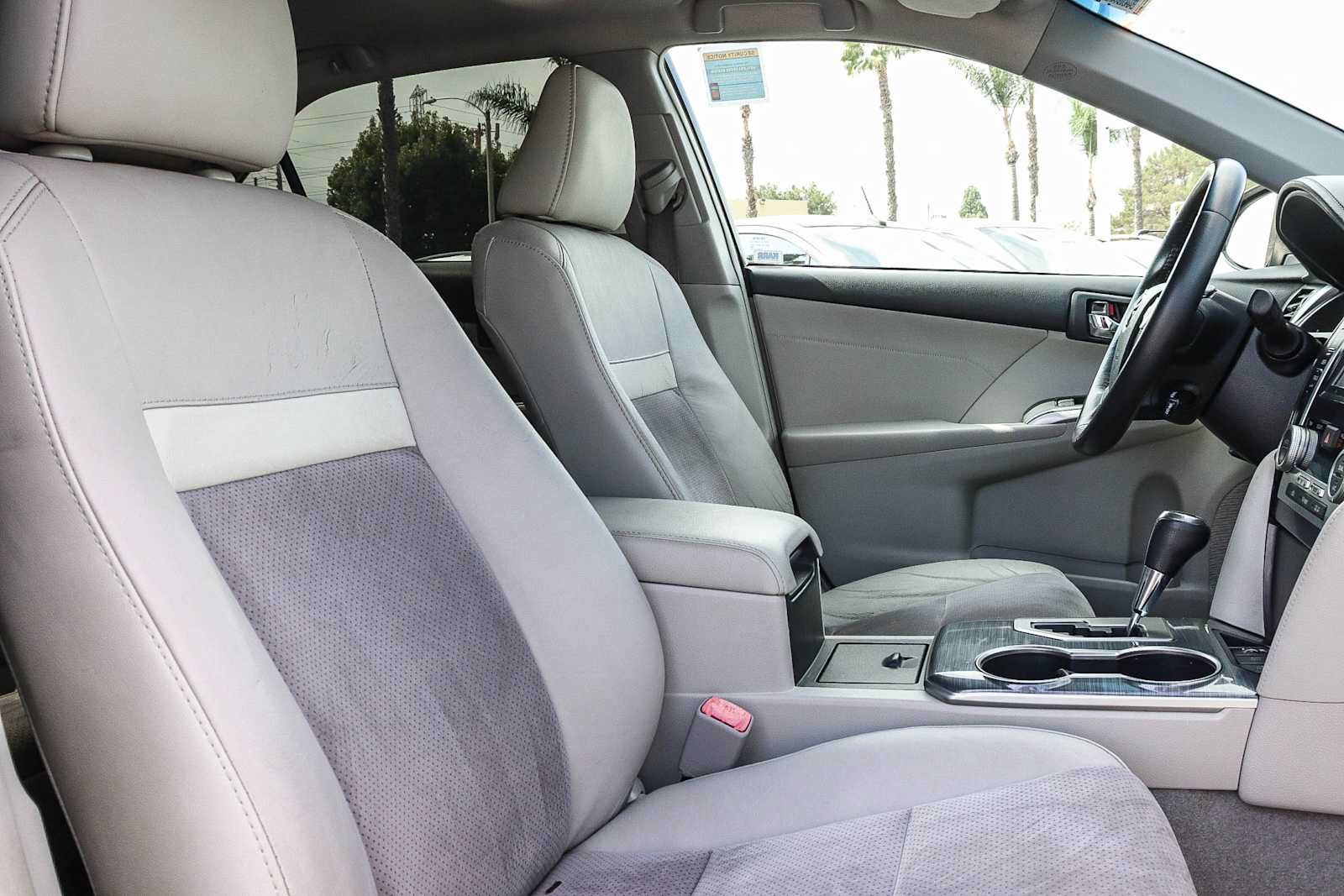 Used 2014 Toyota Camry XLE w/ Leather Package FWD image 28