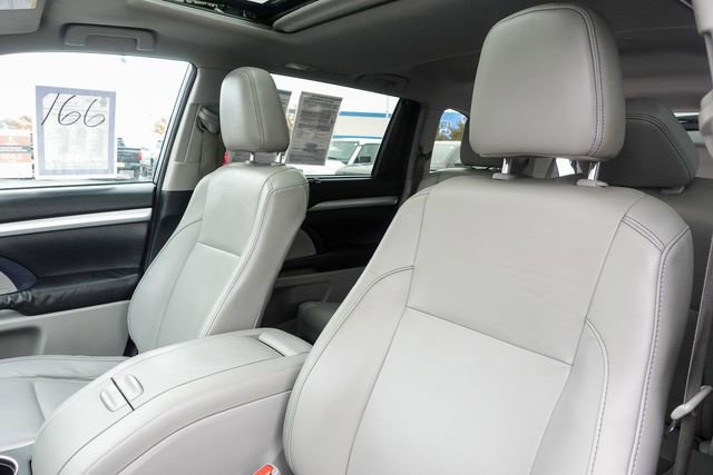 Used 2015 Toyota Highlander XLE image 24