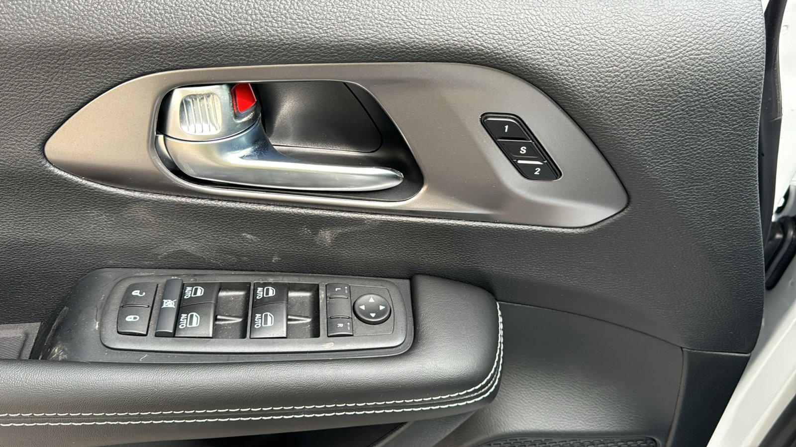 New 2026 Chrysler Pacifica Select FWD image 11