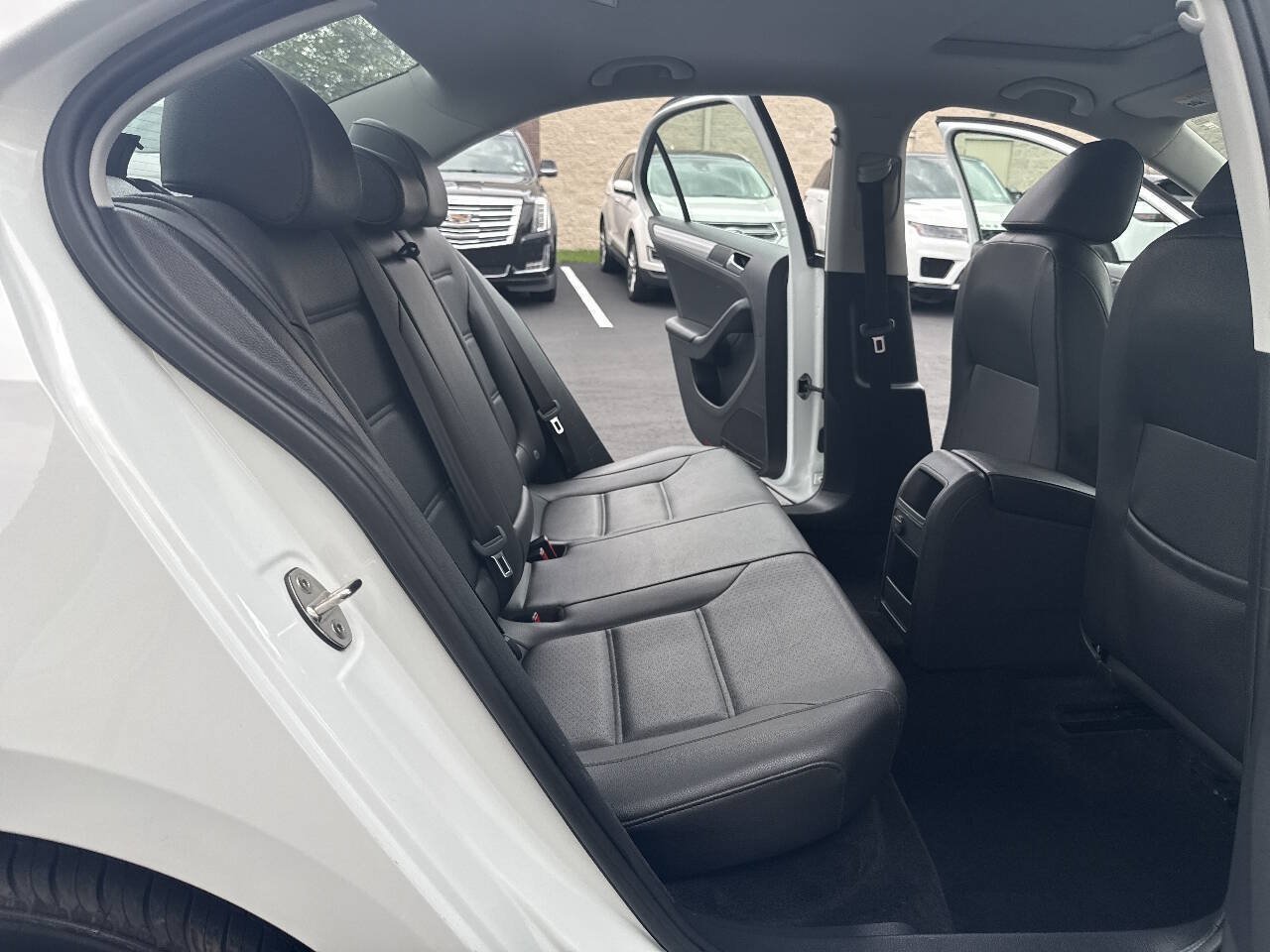 Used 2017 Volkswagen Jetta SE FWD image 25