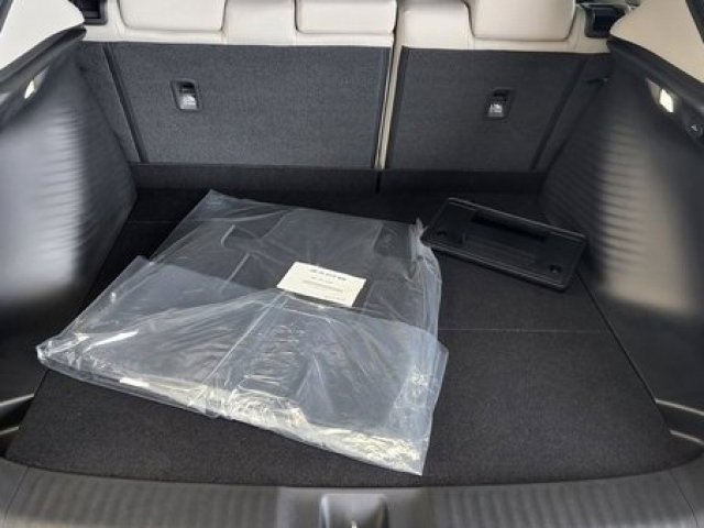 Used 2023 Honda HR-V LX image 11